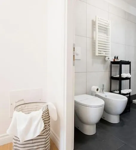 Urban Oasis Near Termini With Patio, Int1b Rome