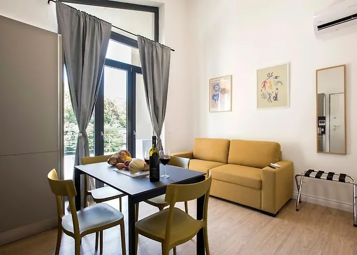 Urban Oasis Near Termini With Patio, Int1b * Rome